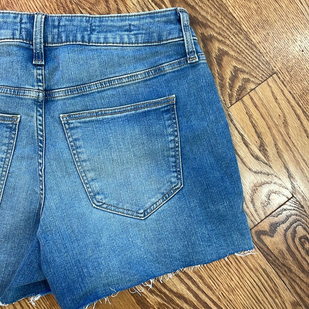 Women’s High Rise Midi Jean Shorts. Size 6/28. Like New Condition. - Picture 10 of 11